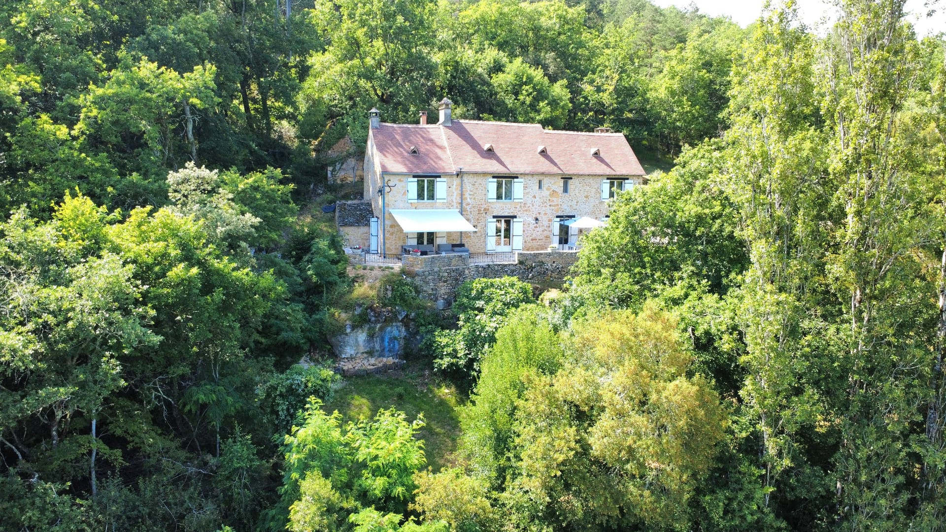 Luchtfoto van Maison Marie-Louise tussen de bomen