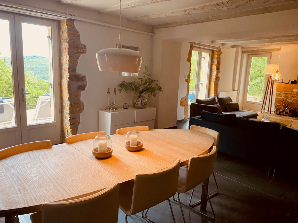 Woonkamer met open haard